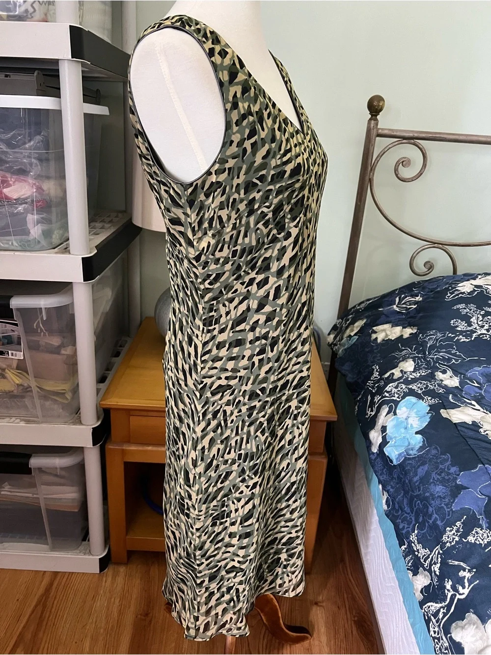 Componix Women’s Size 12 V-Neck Sleeveless Green Camo Print Lined Sheath Dress